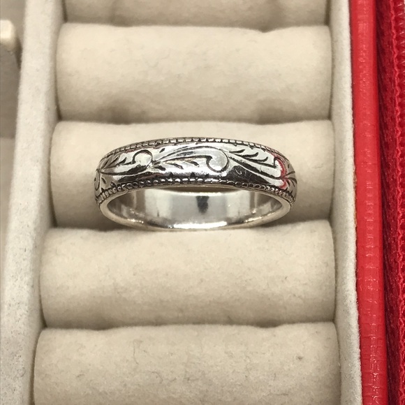 Sterling Silver Ring with Engraved Scrolls - Picture 5 of 9